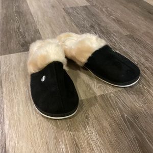 Brand new, comfy faux fur lined slippers